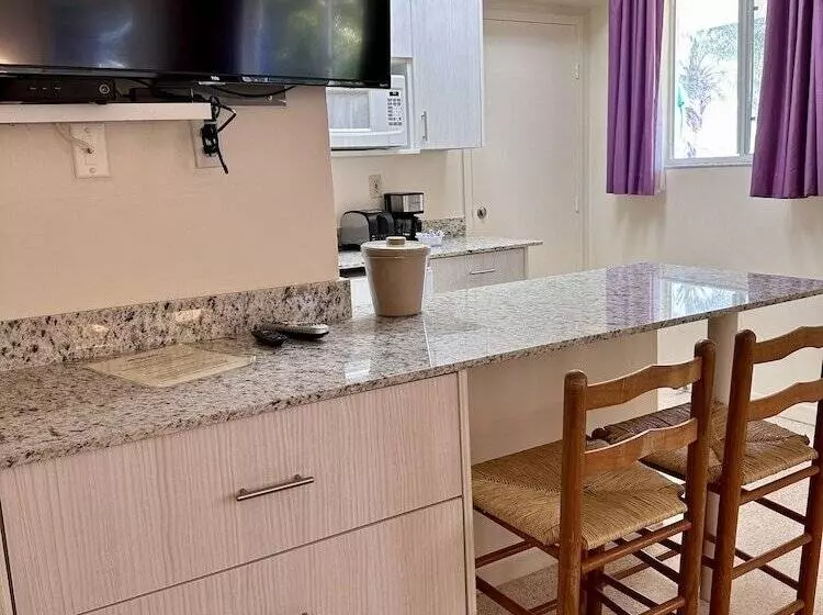 هتل Silver Sands Beach Resort