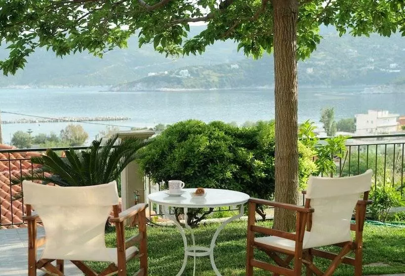 Hotelli Triantafilia Guesthouse