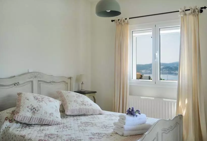 Hotelli Triantafilia Guesthouse