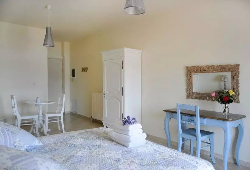 Hotelli Triantafilia Guesthouse