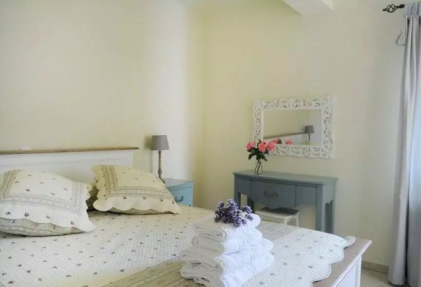 Hotelli Triantafilia Guesthouse