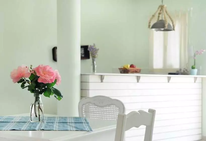 Hotelli Triantafilia Guesthouse