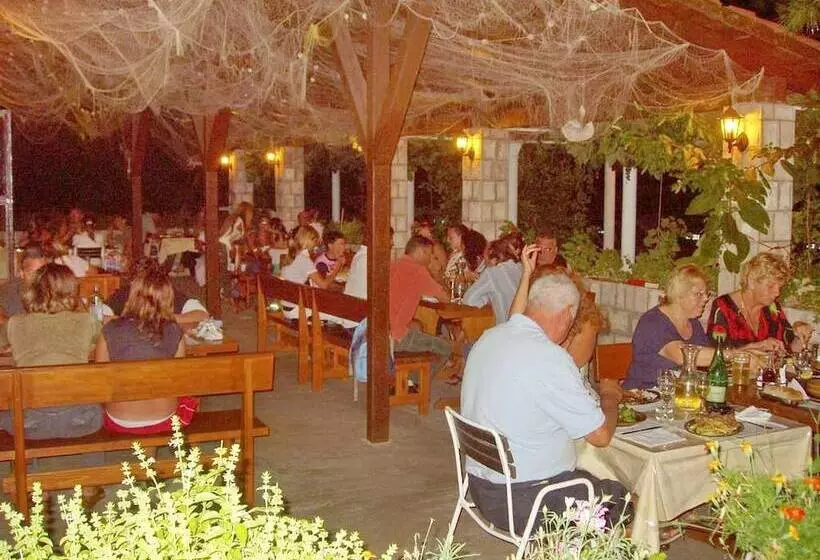 Hotelli Villa Mirosa