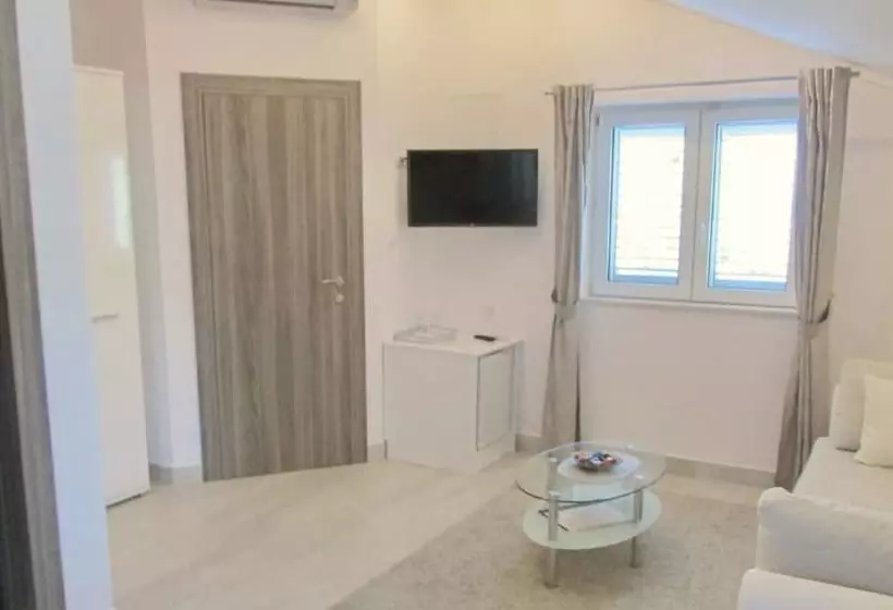 Hotelli Villa Mirosa