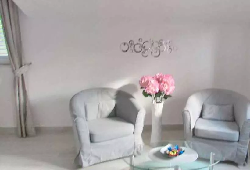 Hotelli Villa Mirosa