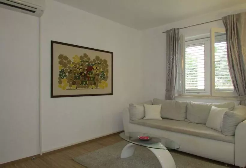 Hotelli Villa Mirosa