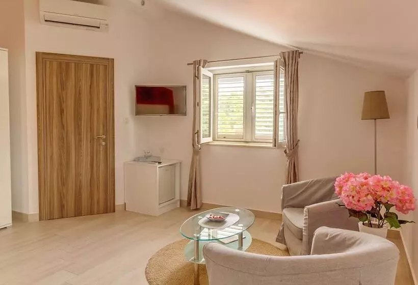 Hotelli Villa Mirosa