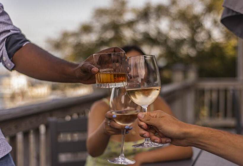 ユースホステル The Tranquil House Inn