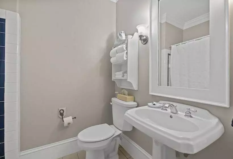 Auberge The Tranquil House Inn