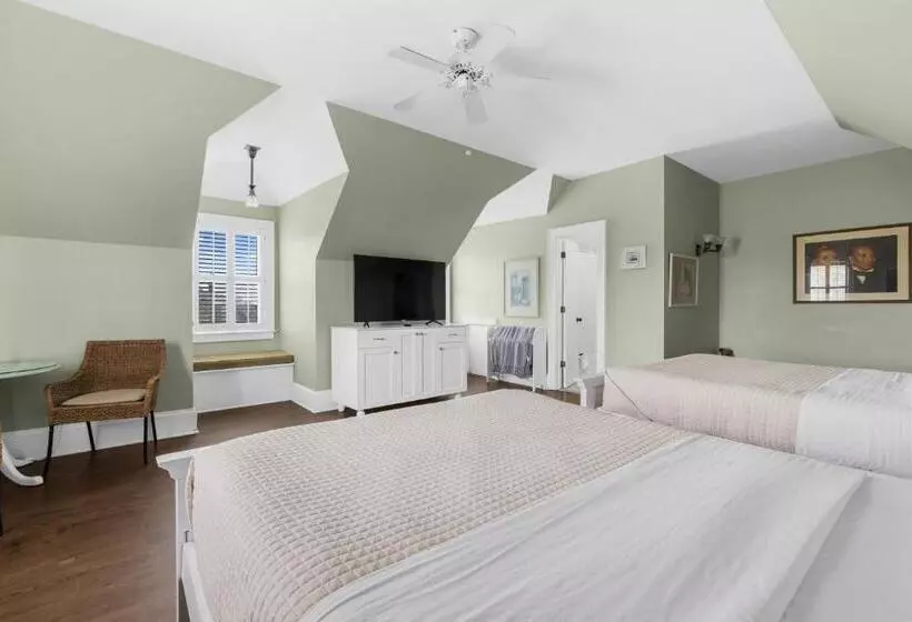 Auberge The Tranquil House Inn