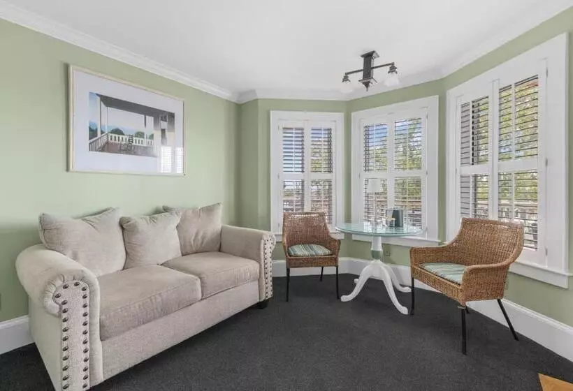 Auberge The Tranquil House Inn