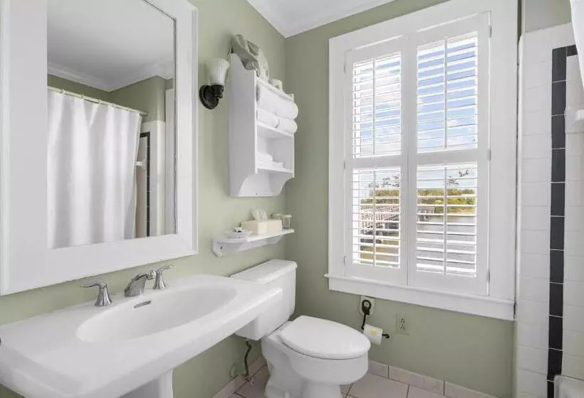 Auberge The Tranquil House Inn