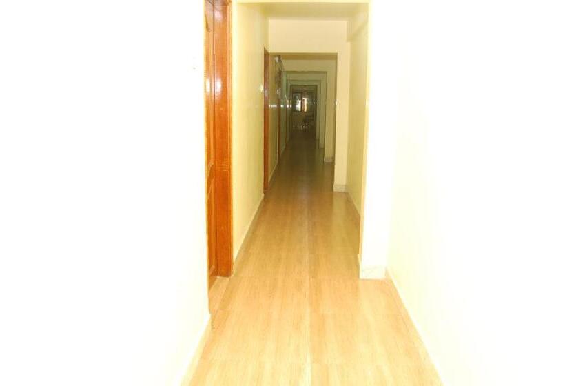 酒店 Adhi Residency