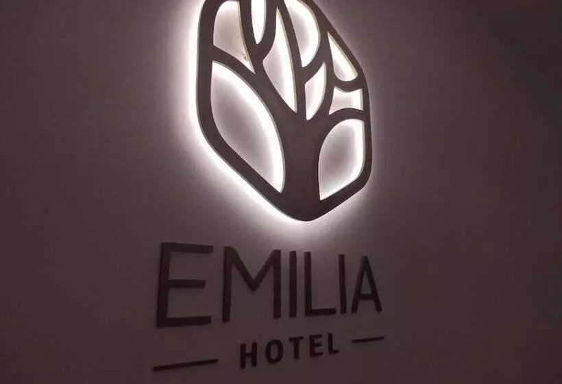 ホテル Emilia