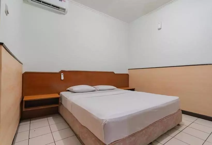 ホテル Redliving Apartemen Grand Sentraland Karawang  Tower Pink