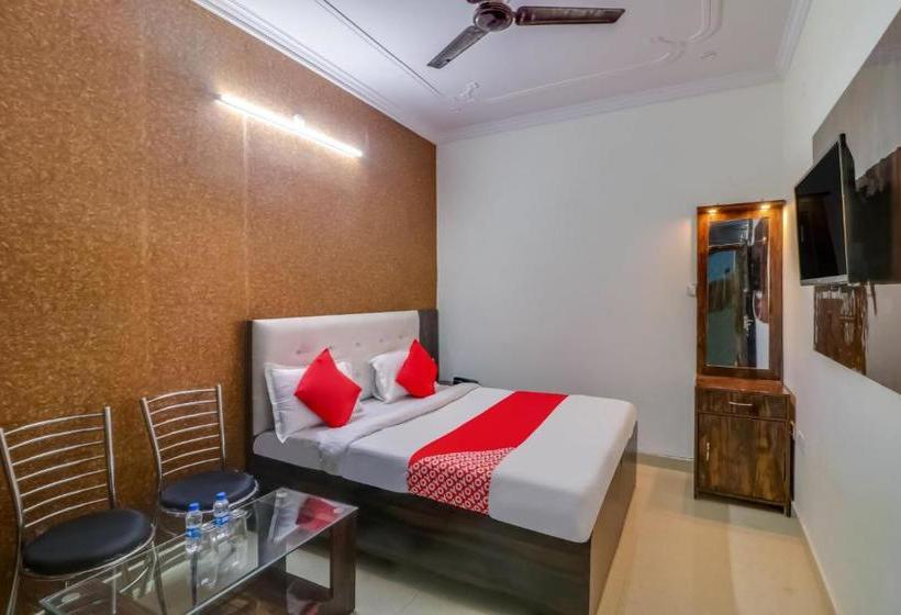 فندق Oyo 49081 Ishanvi Residency