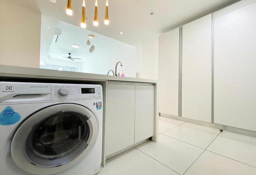 ホテル Oyo 90201 Suellaz Homestay