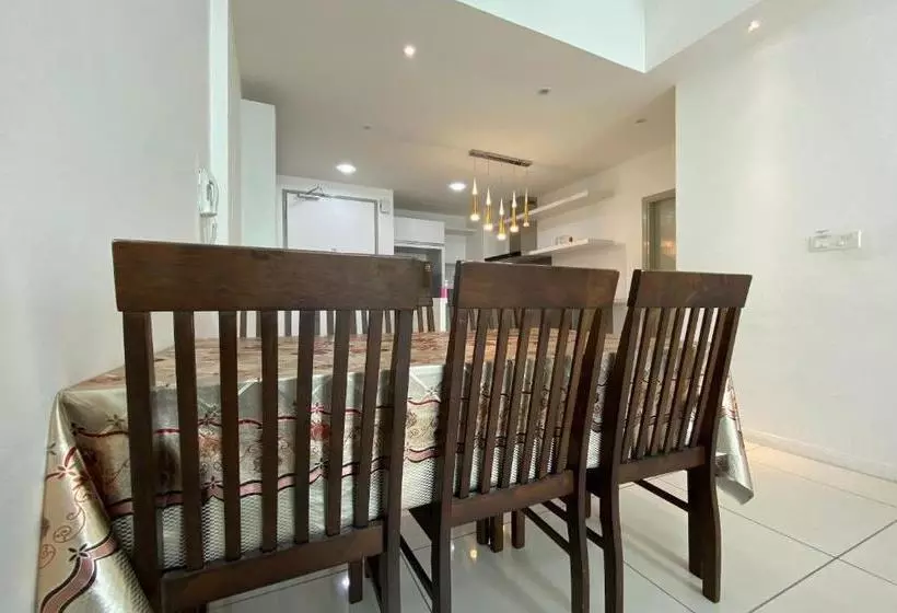 هتل Oyo 90201 Suellaz Homestay