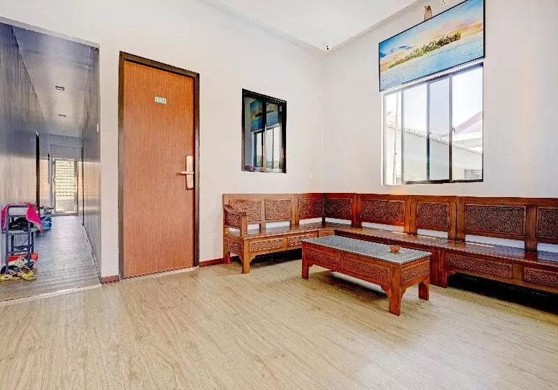 Hotelli Oyo 90367 Homestay 81 Penuin