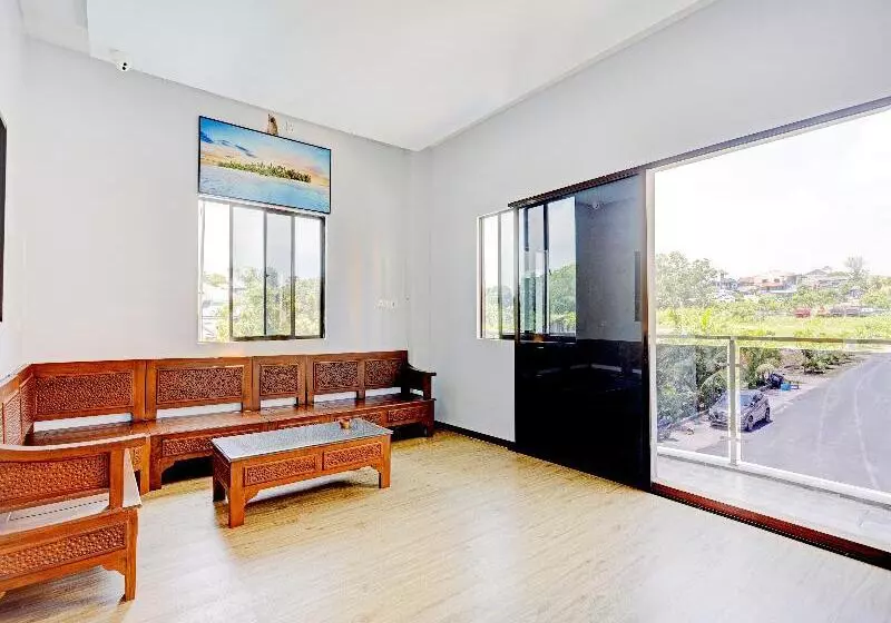 Hotelli Oyo 90367 Homestay 81 Penuin