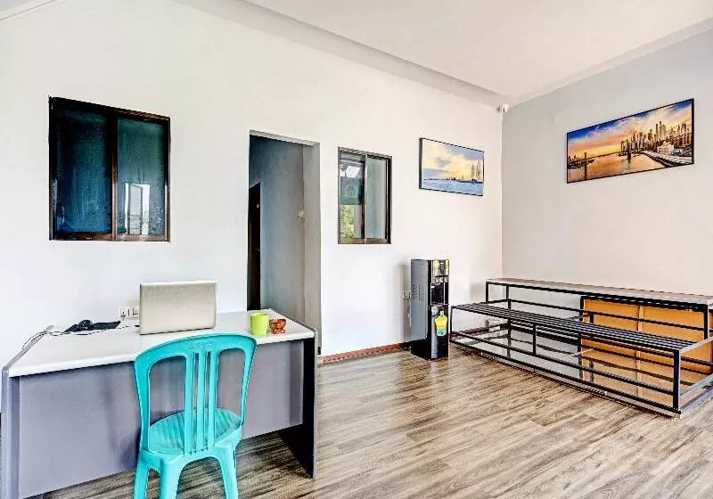 Hotelli Oyo 90367 Homestay 81 Penuin