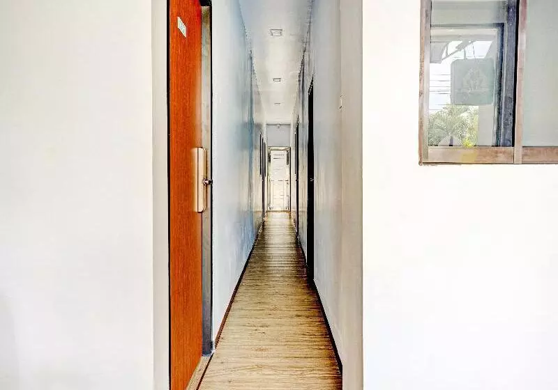 Hotelli Oyo 90367 Homestay 81 Penuin