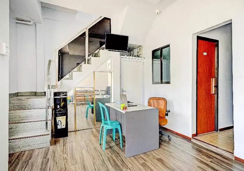 Hotelli Oyo 90367 Homestay 81 Penuin