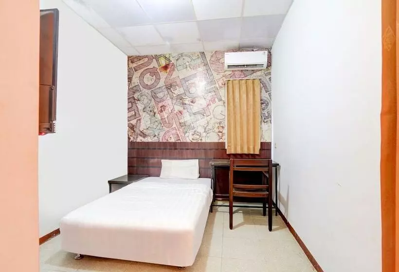 Hotel Oyo 90388 De Leota