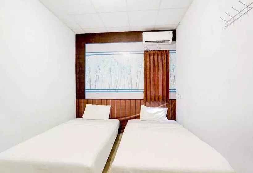 Hotel Oyo 90388 De Leota