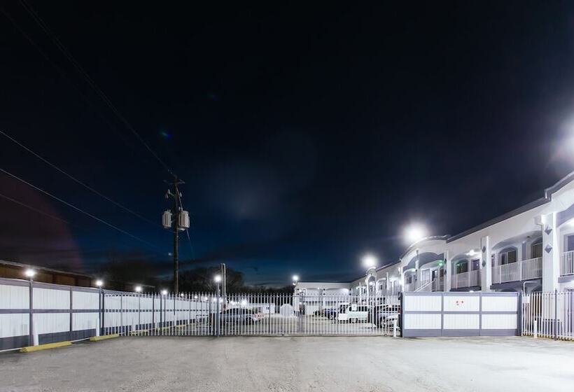 هتل Space City Inn