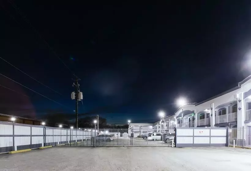 هتل Space City Inn