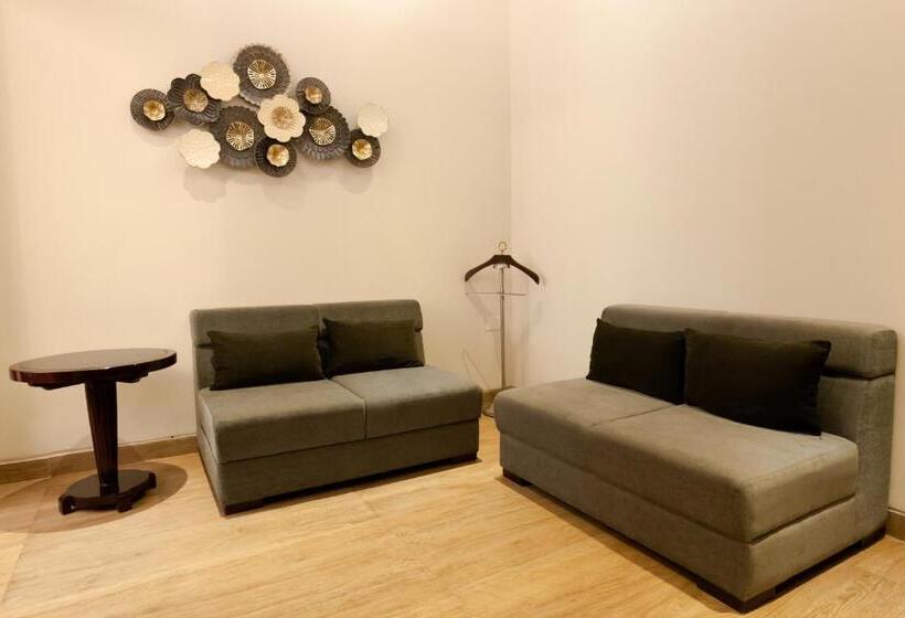 هتل Prism   A Boutique