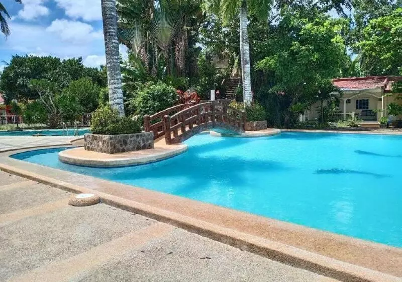 ホテル Reddoorz Plus @ Costa Roca Balamban