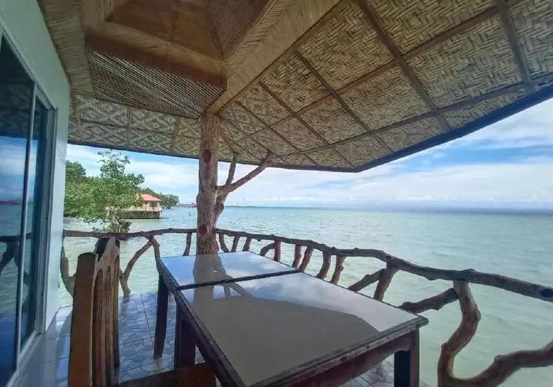 ホテル Reddoorz Plus @ Costa Roca Balamban