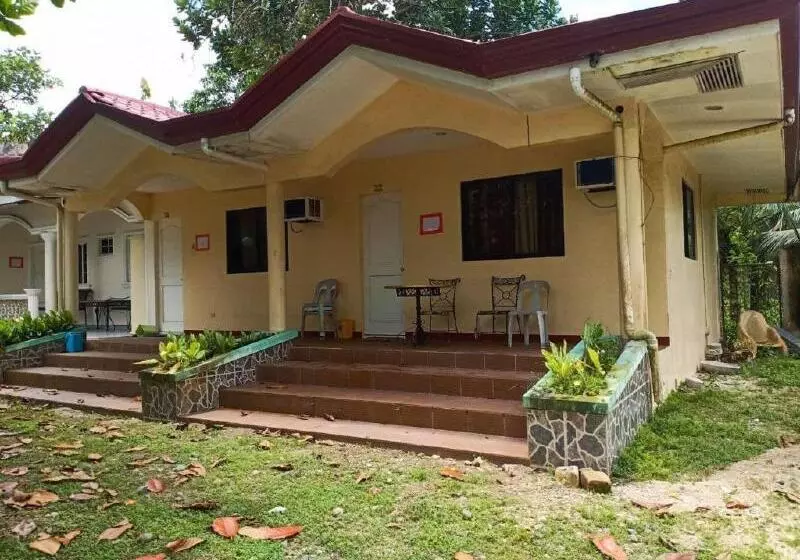 ホテル Reddoorz Plus @ Costa Roca Balamban