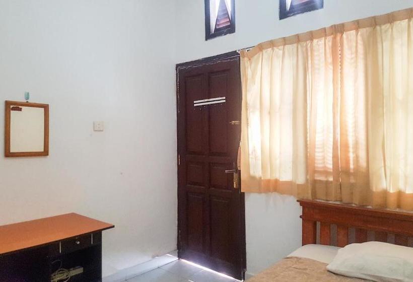 فندق Spot On 90365 Rumah Kost Alor