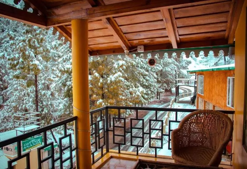 ホテル Thehimalayanliving Whistling Pines