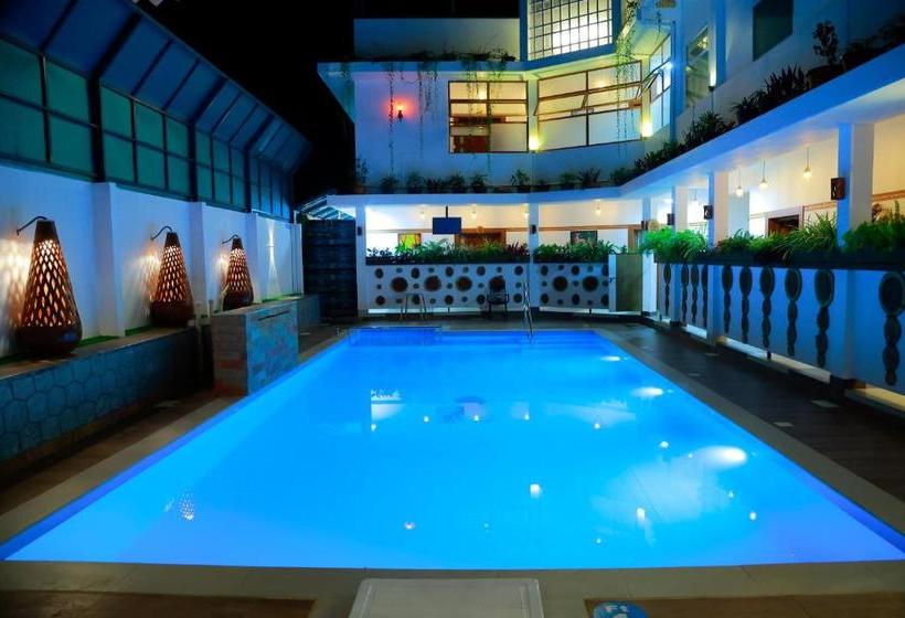 Athirappilly Polaris Resort