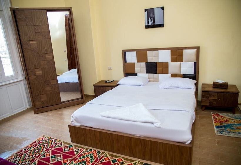 Bed and Breakfast Grand Talat Harb Plaza