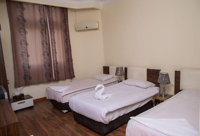 Bed and Breakfast Grand Talat Harb Plaza