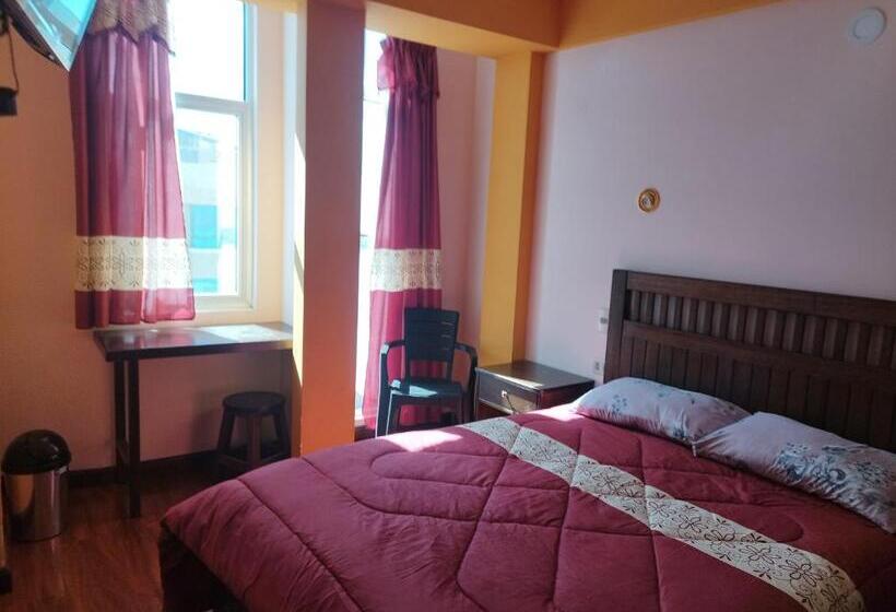 تختخواب و صبحانه Hostal Yokoso