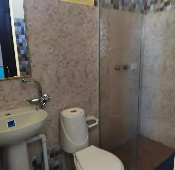 تختخواب و صبحانه Hostal Yokoso