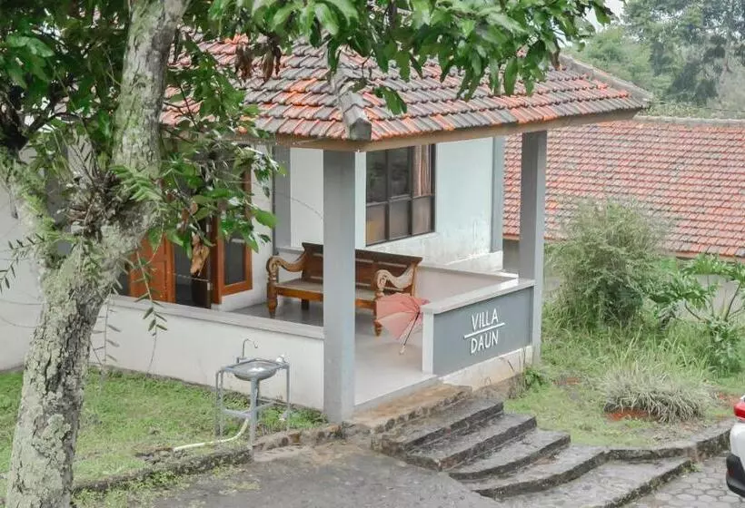 Hotelli Bumi Ciboled Mitra Reddoorz Near Gerbang Tol Pamulihan