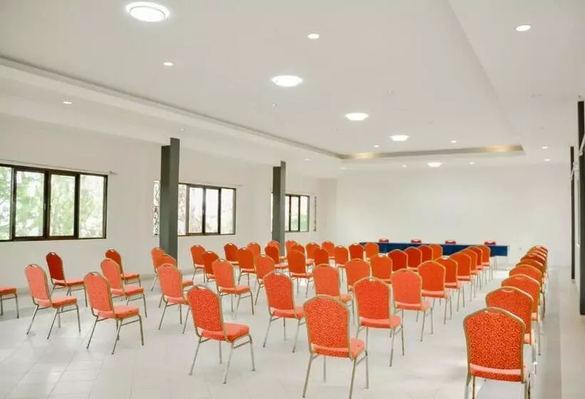 Hotelli Bumi Ciboled Mitra Reddoorz Near Gerbang Tol Pamulihan