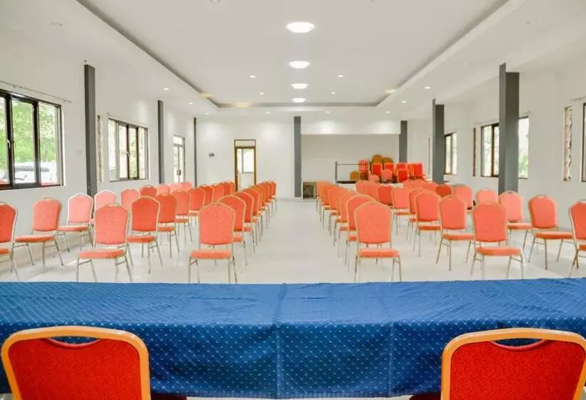 Hotelli Bumi Ciboled Mitra Reddoorz Near Gerbang Tol Pamulihan