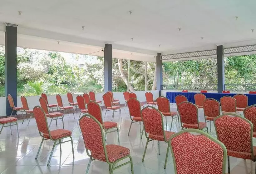 Hotelli Bumi Ciboled Mitra Reddoorz Near Gerbang Tol Pamulihan