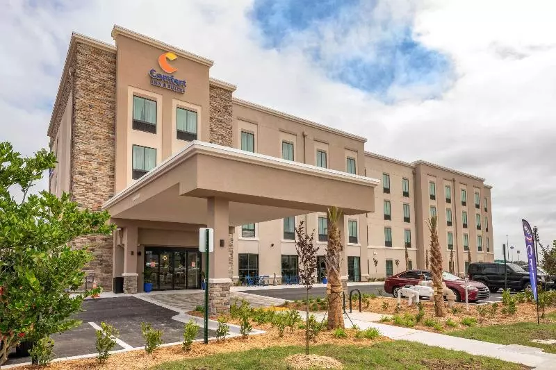 ホテル Comfort Inn & Suites Jacksonville   Orange Park Near Naval Air Station