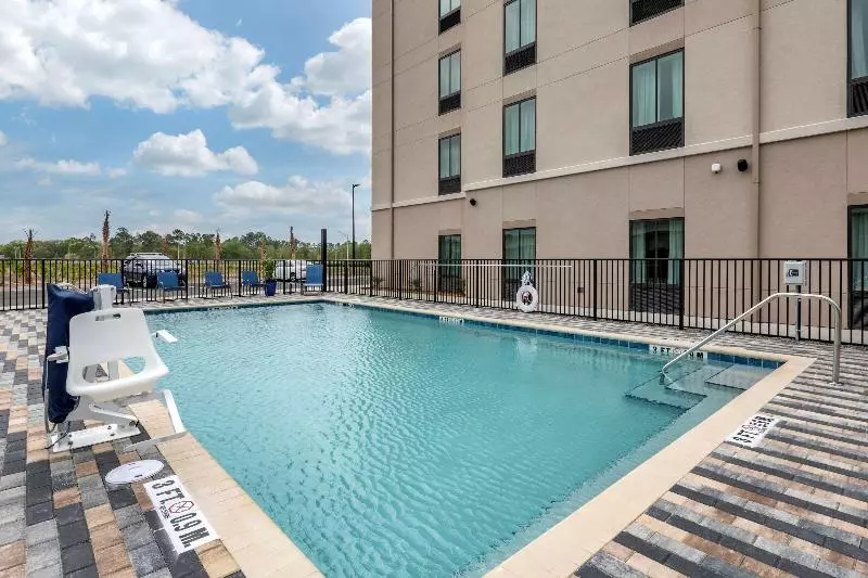 ホテル Comfort Inn & Suites Jacksonville   Orange Park Near Naval Air Station