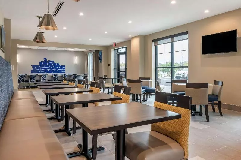 ホテル Comfort Inn & Suites Jacksonville   Orange Park Near Naval Air Station