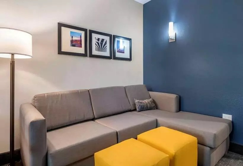 ホテル Comfort Inn & Suites Jacksonville   Orange Park Near Naval Air Station